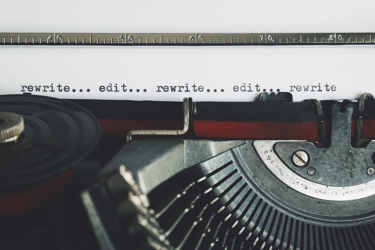 Réécrire un article (rewriting) : méthode SEO-friendly - Qu’est-ce que le rewriting ? Définition et enjeux