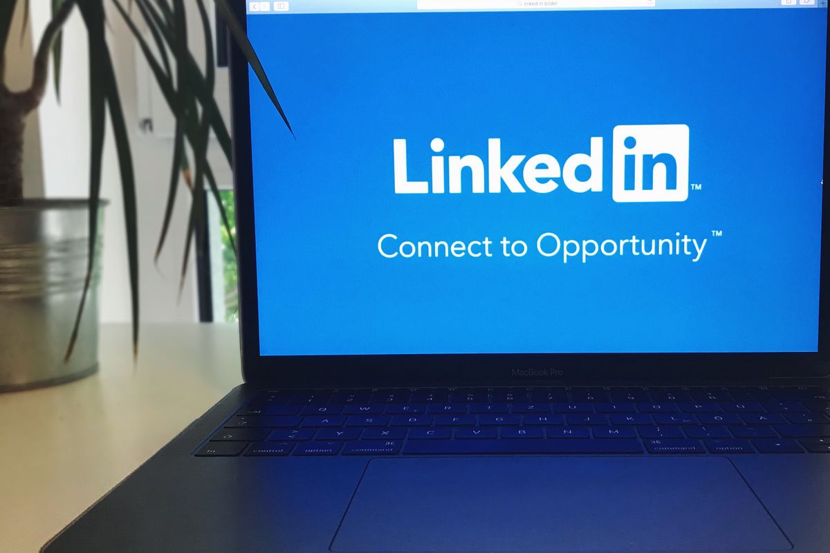 Ghostwriting LinkedIn : un marché à saisir pour les rédacteurs et entrepreneurs